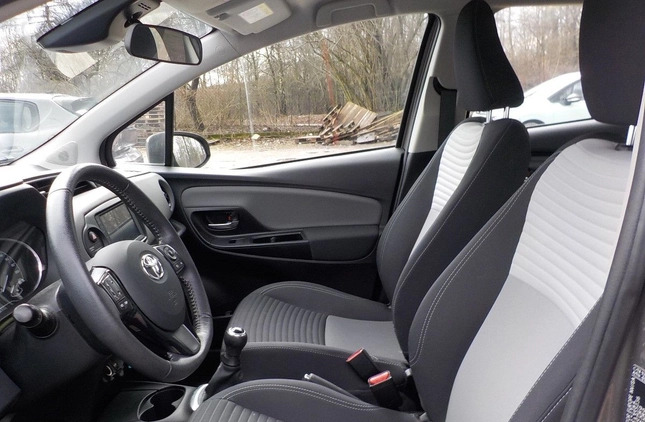Toyota Yaris cena 34900 przebieg: 55200, rok produkcji 2020 z Kartuzy małe 301